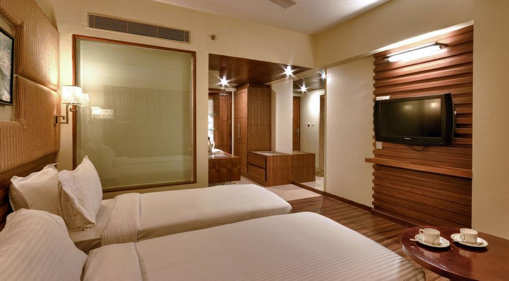Hotel Avalon & Banquets 3*
