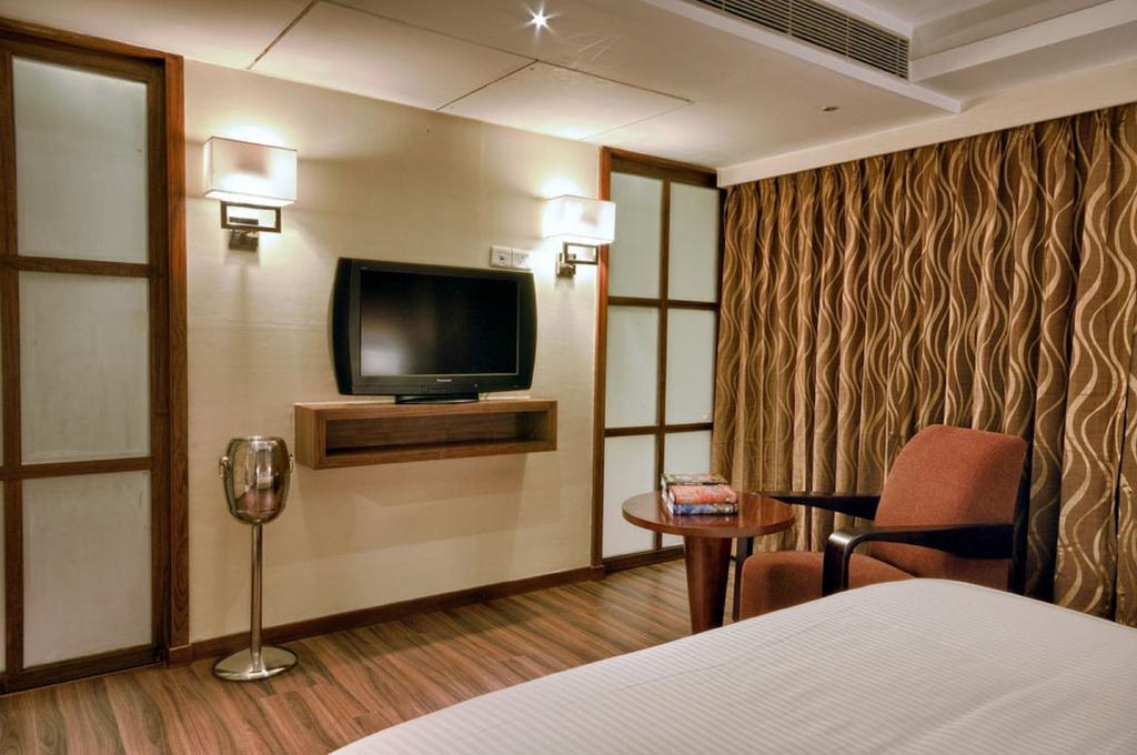 Hotel Avalon & Banquets 3*
