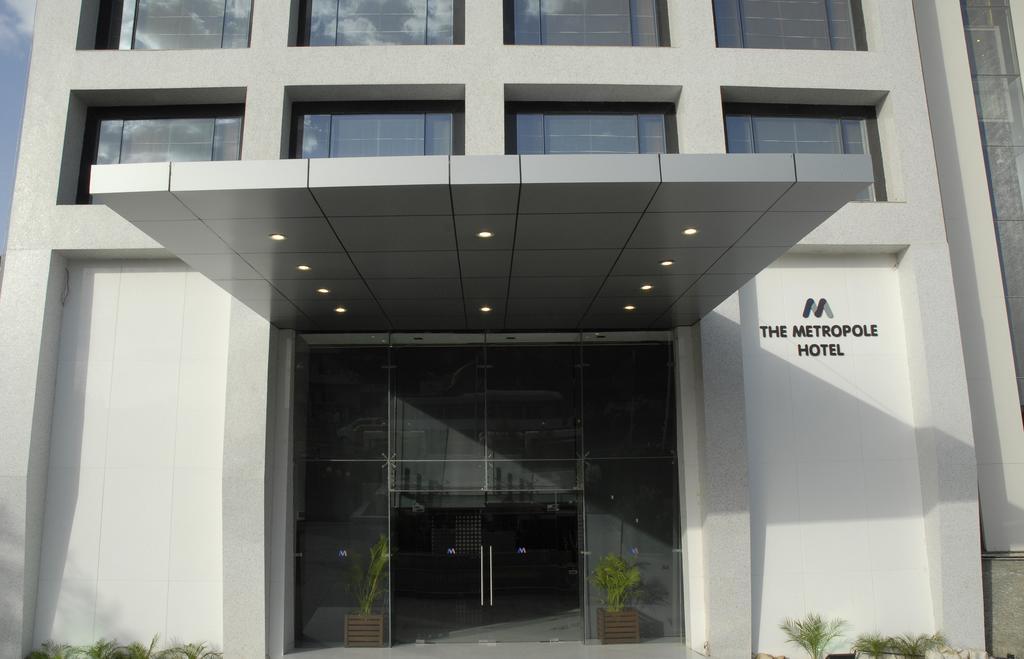 The Fern Residency, Subhash Bridge, Hotel