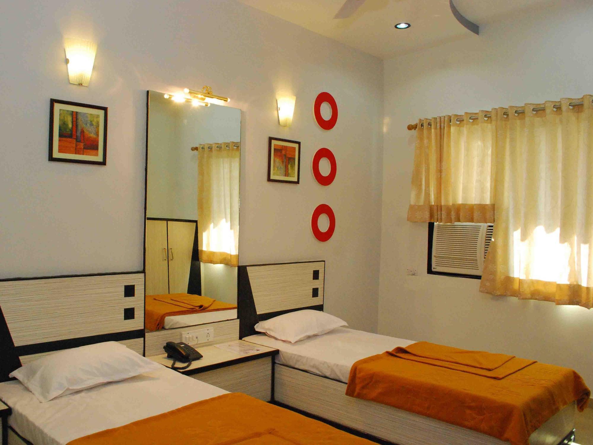 Oyo Flagship 19003 Rudra Mahal 3* Ahmedabad