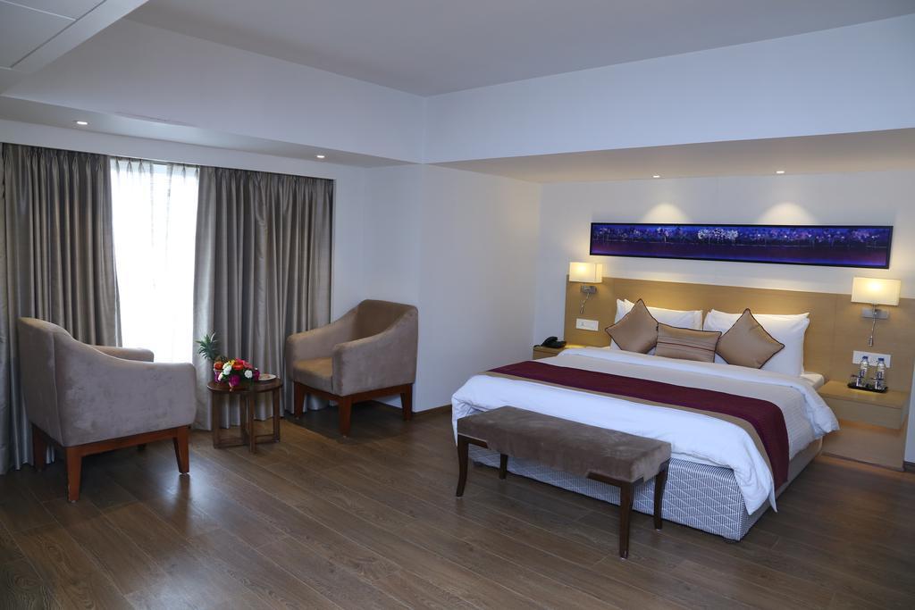 Hotel Sarovar Portico Rivera