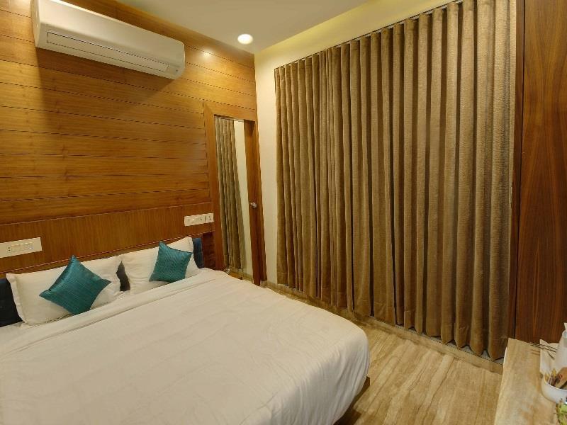 Hotel Fabhotel Kyra - Near Airport Road