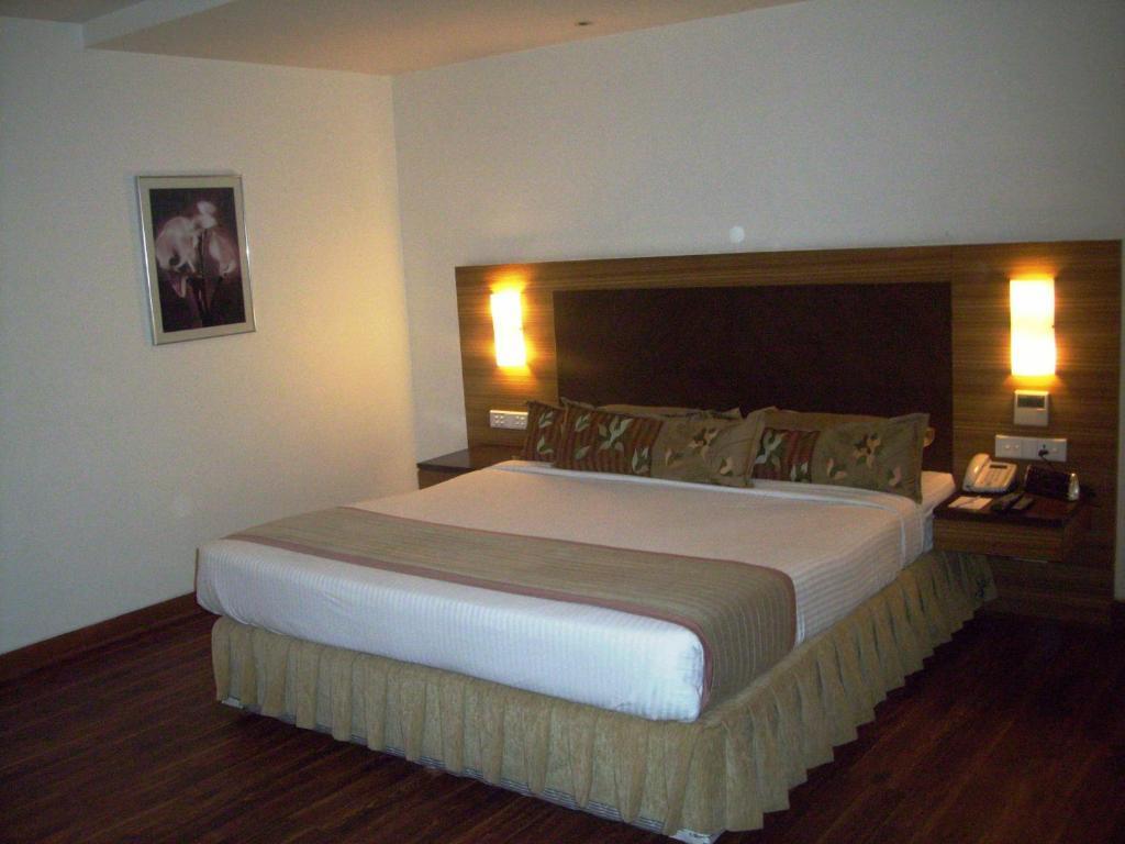 Hotel Bloomsuites L Ahmedabad