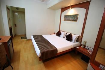 Hotel Oyo Income Tax Ashram Road 2 Ahmedabad