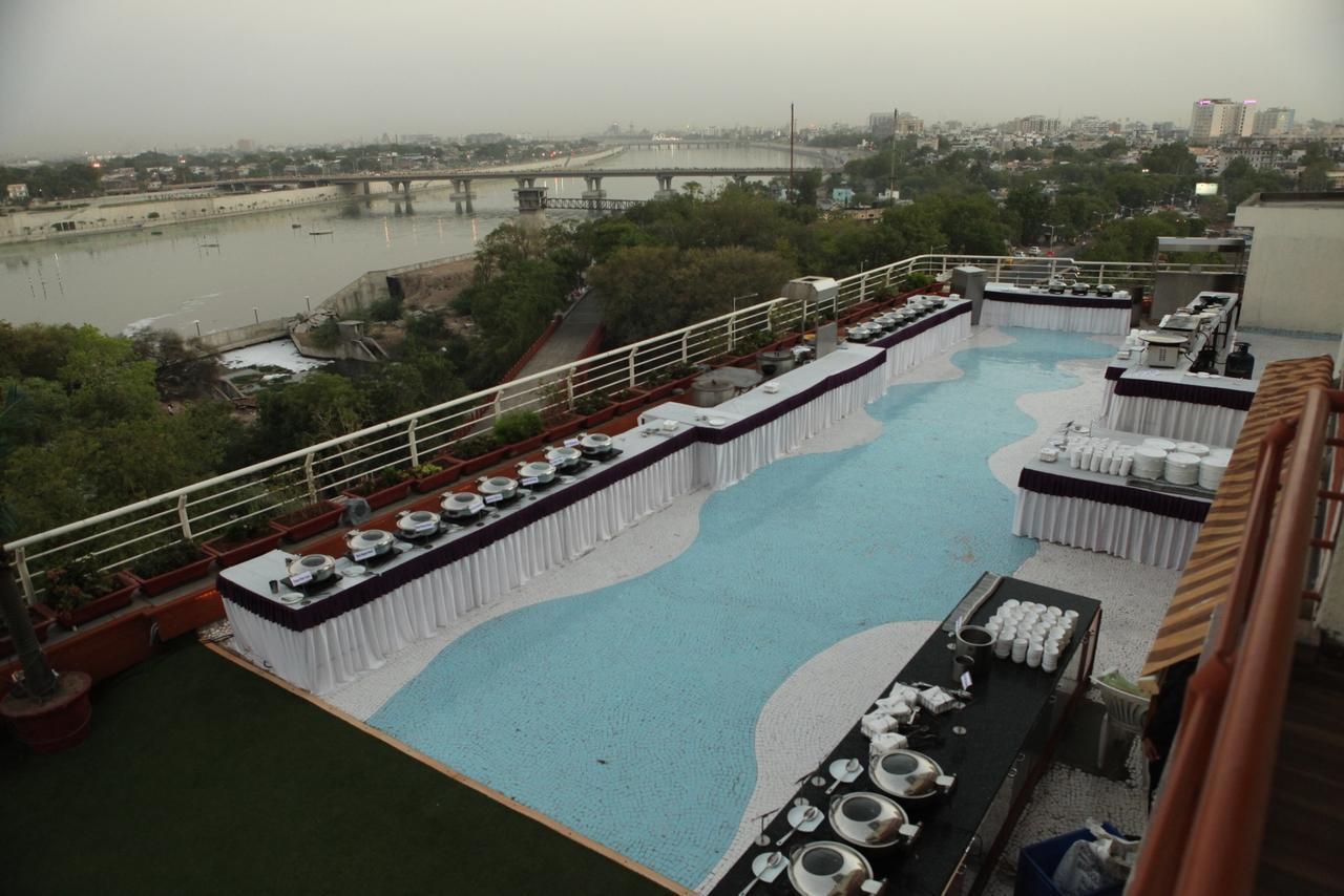 Silvercloud And Banquets Hotel 4*
