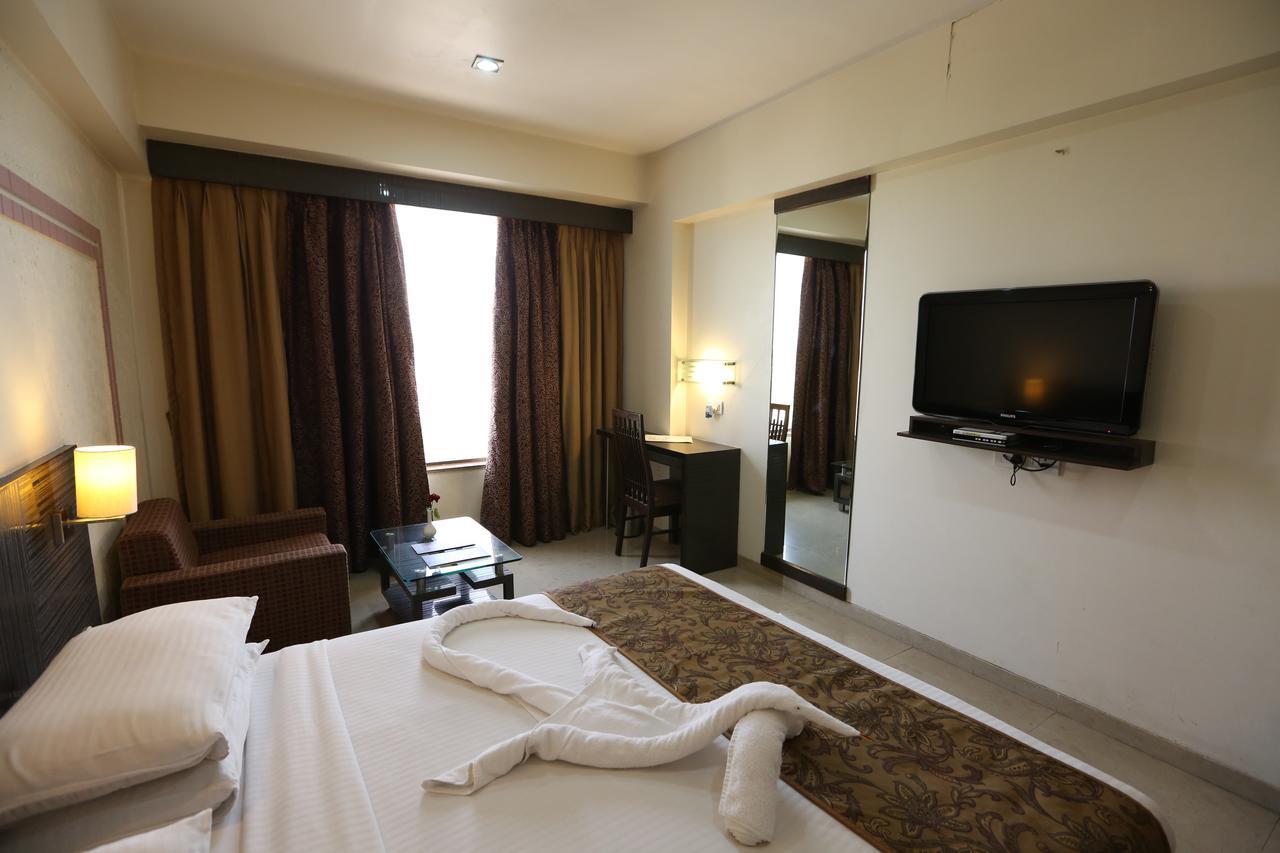 Silvercloud And Banquets Hotel