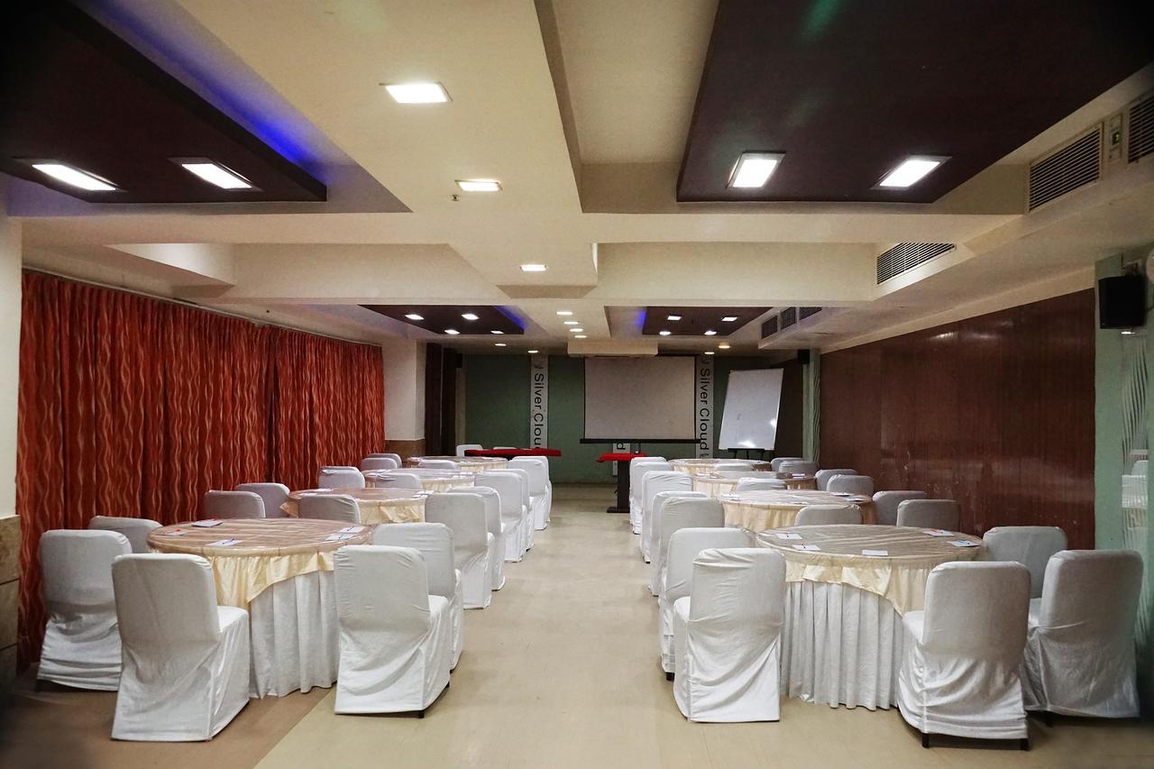 Hotel Silvercloud And Banquets 4*