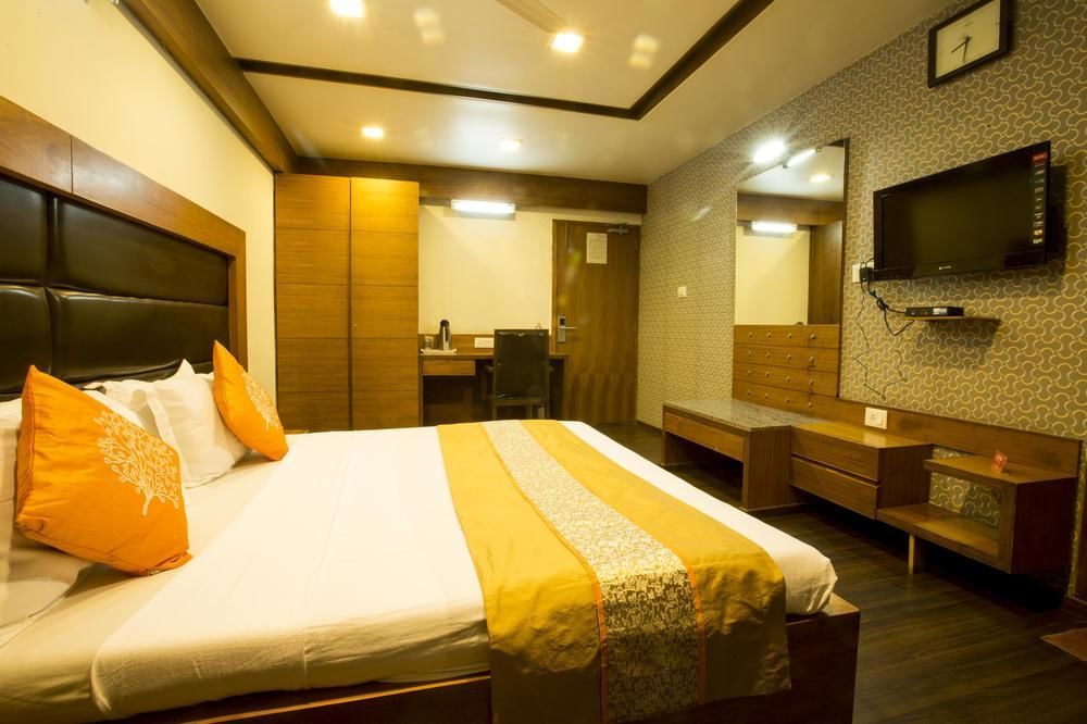 Oyo Premium Ashram Road Ii Hotel