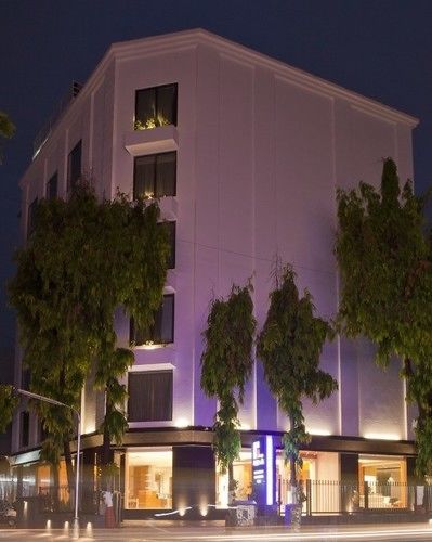Rezaas Hotel
