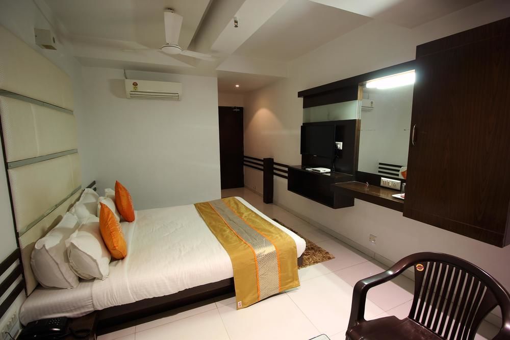 Oyo Navrangpura Hotel