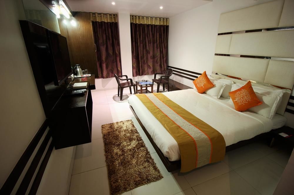 Oyo Navrangpura Hotel
