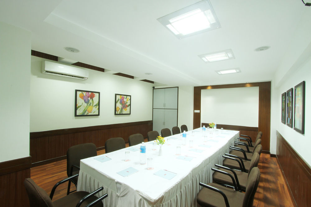 Riverview Hotel 3*