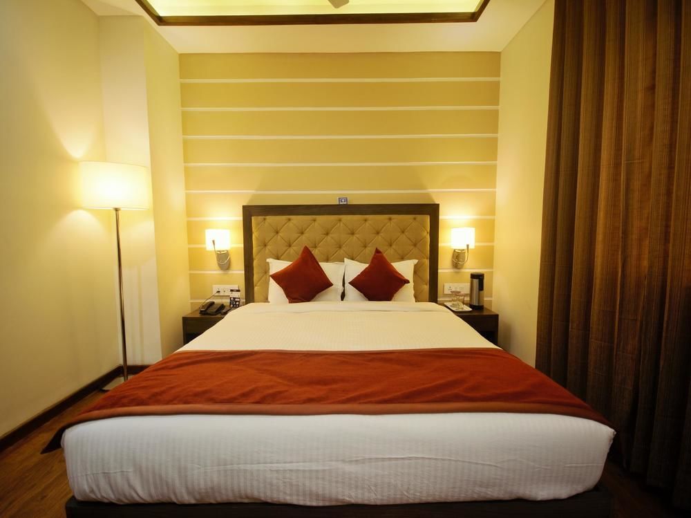 Oyo 3763 Naeeka Ahmedabad