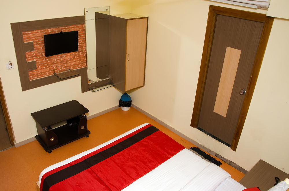Oyo Prahlad Nagar Garden Hotel 3*