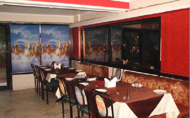 Oyo 2308 Crown Hotel 3*