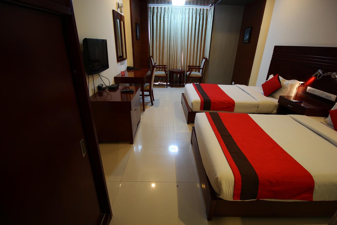 Hotel Aarya Grand & 4*