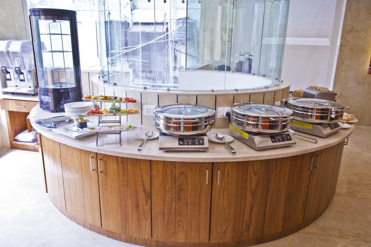 Urbane The Hotel 3*