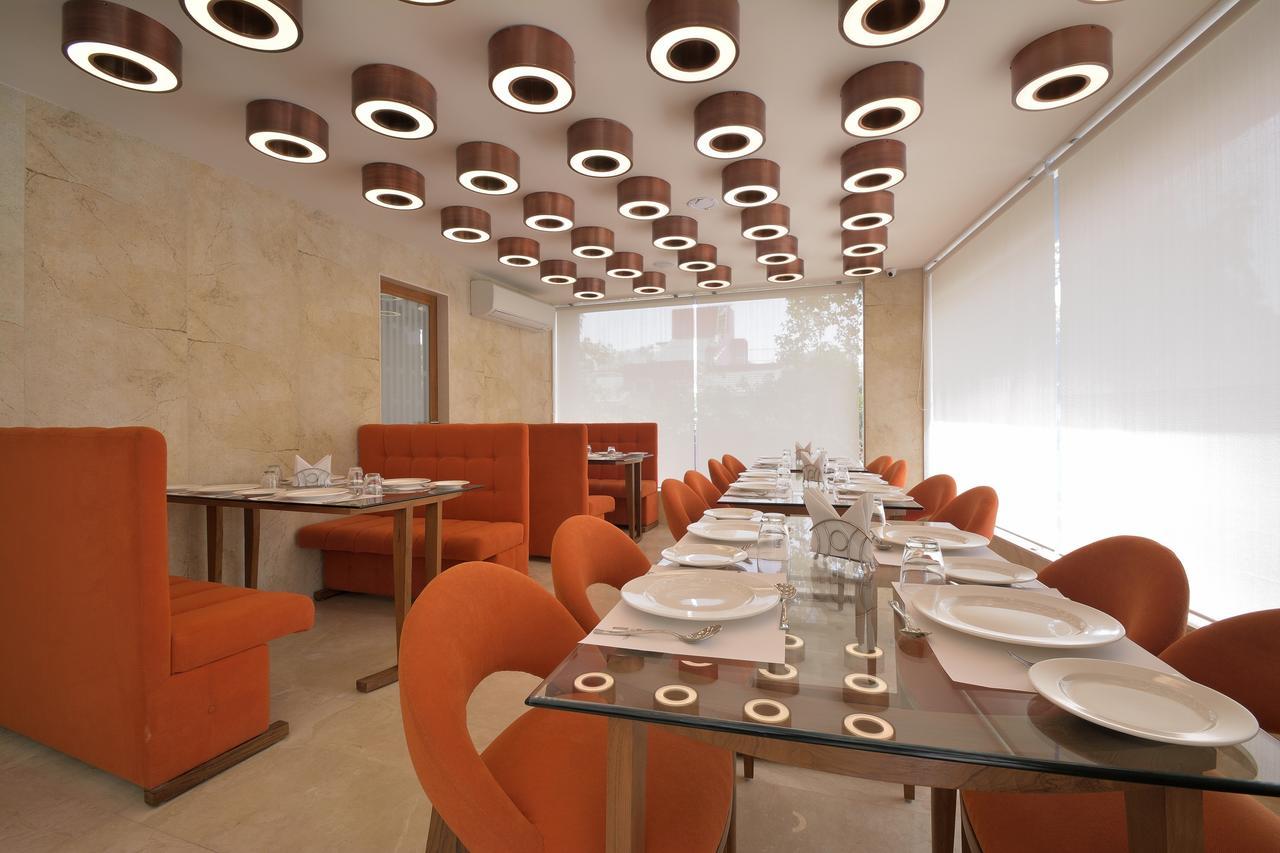 Urbane The Hotel 3*