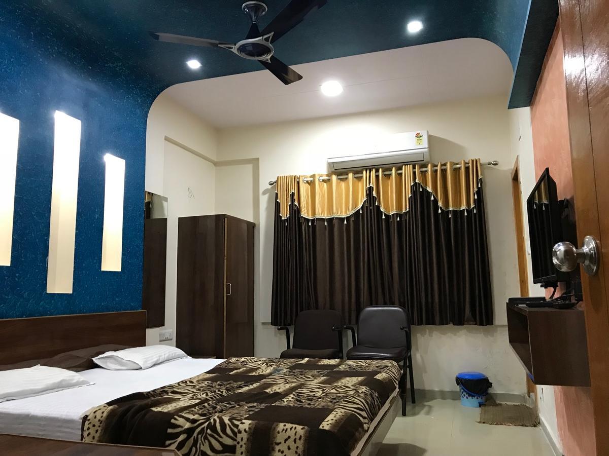 Hotel Rajratna Guest house Ahmedabad
