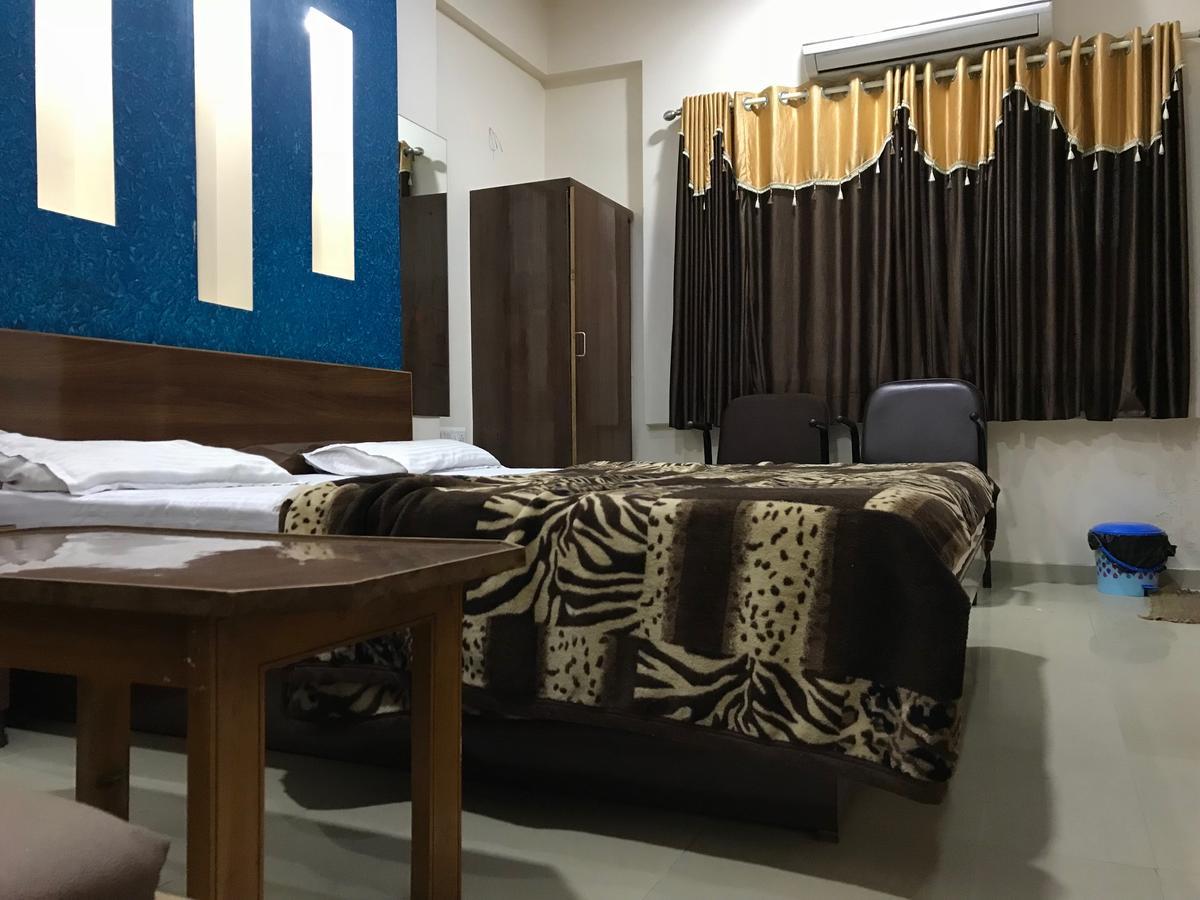 Guest house Hotel Rajratna Ahmedabad