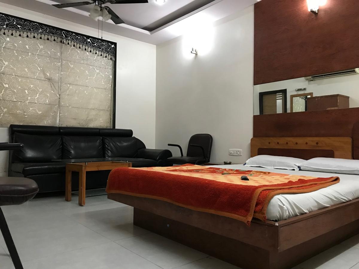 Hotel Rajratna Ahmedabad
