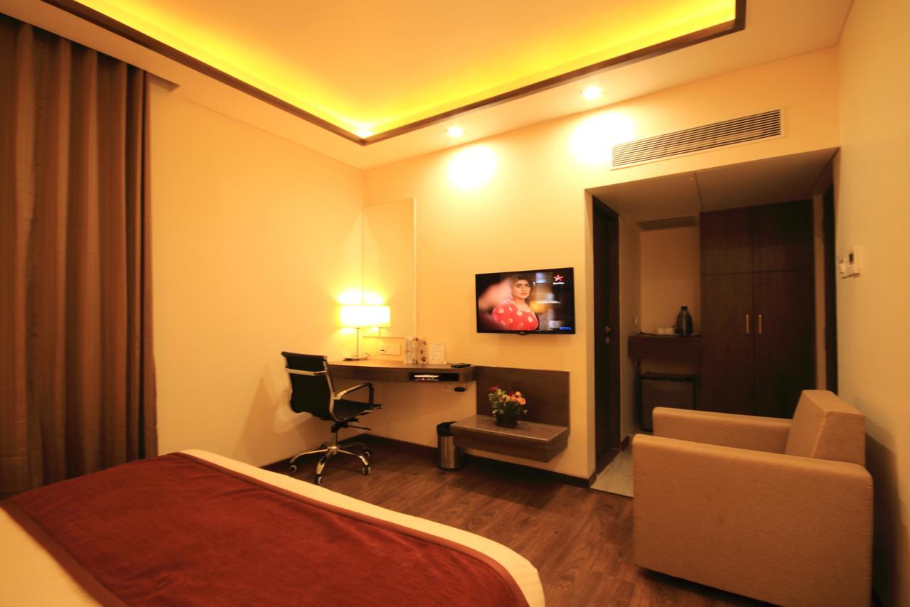 Naeeka Hotel 3*