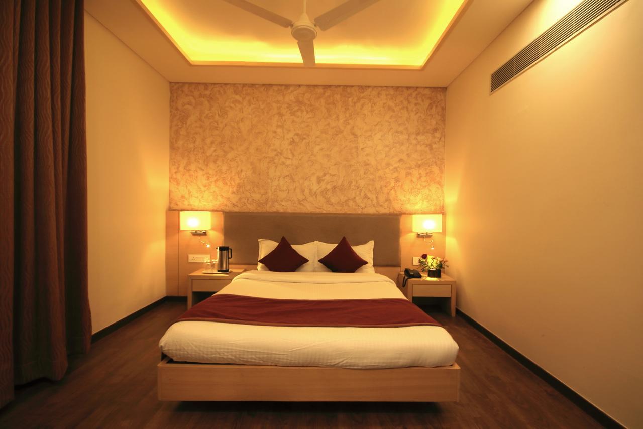 Naeeka Hotel 3*