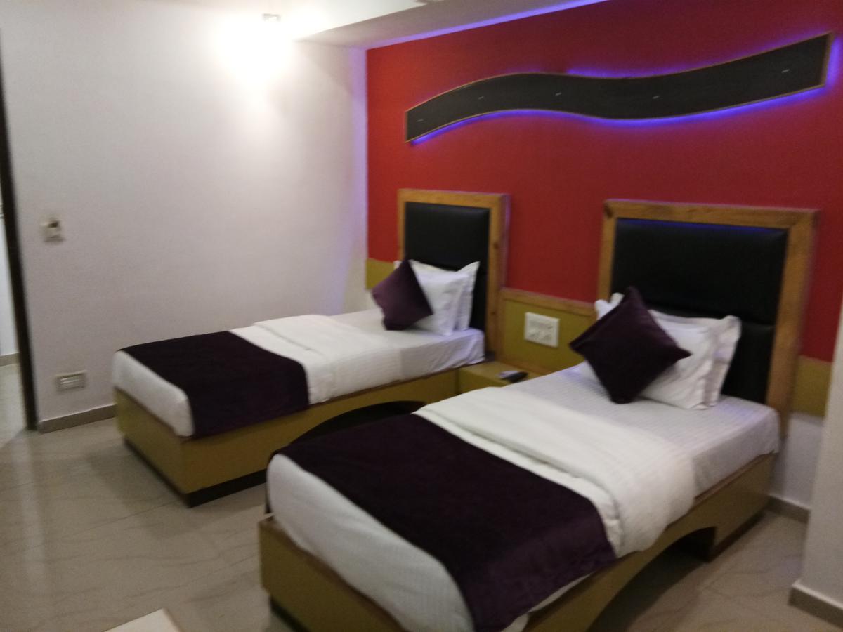 Oyo 2252 Double Bless Hotel Ahmedabad