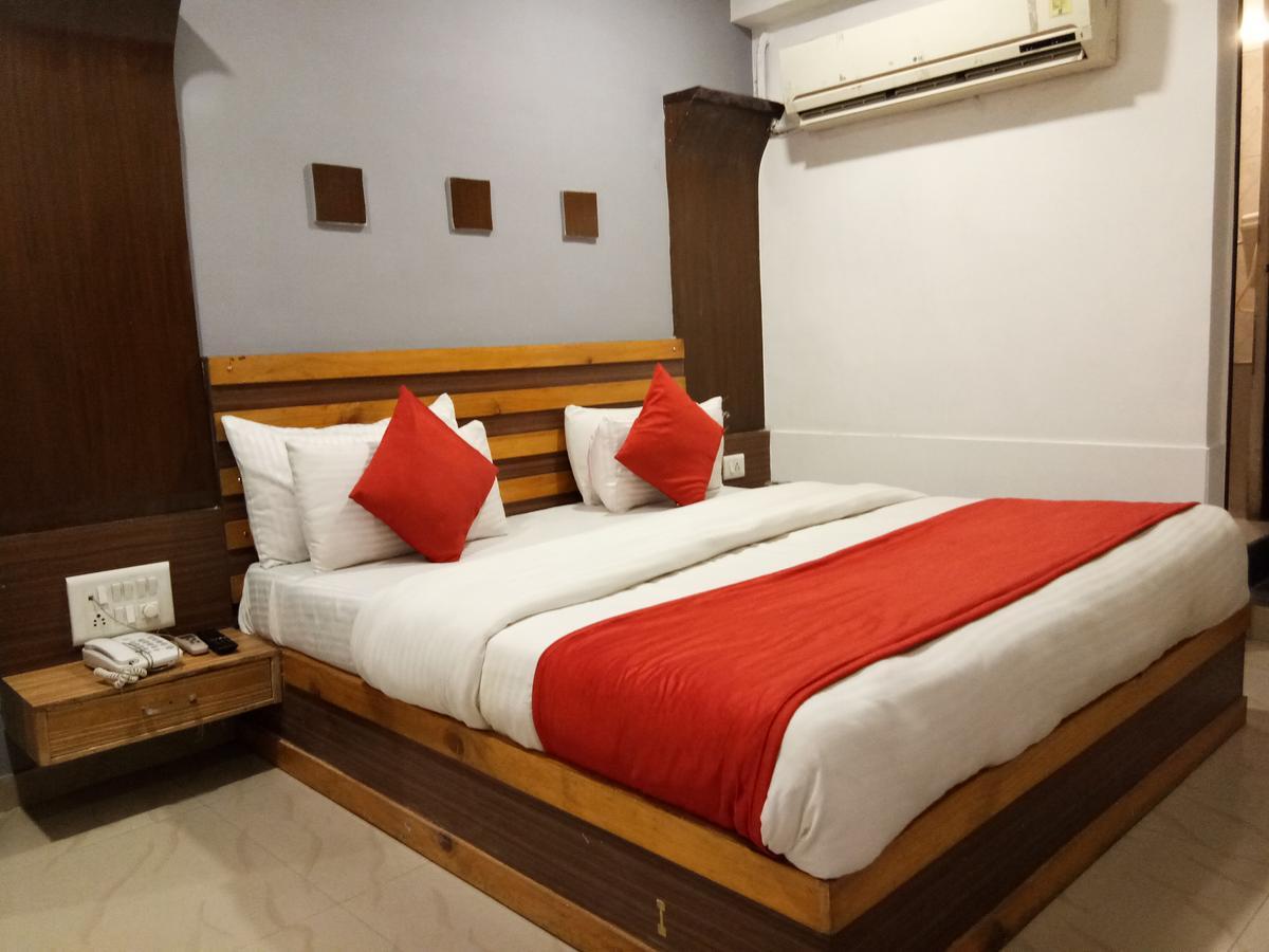 Hotel Oyo 2252 Double Bless 3*