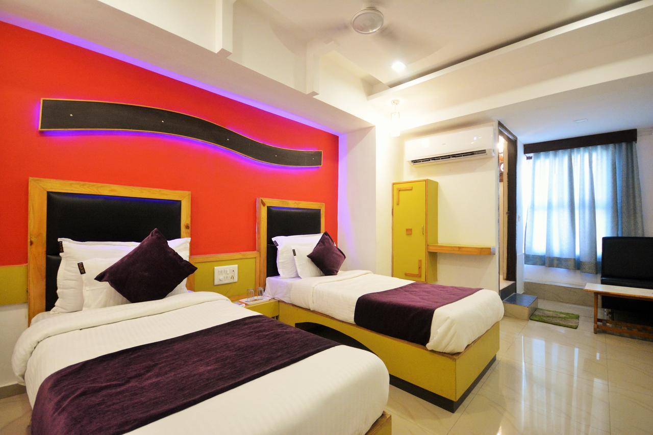 Hotel Oyo 2252 Double Bless 3*