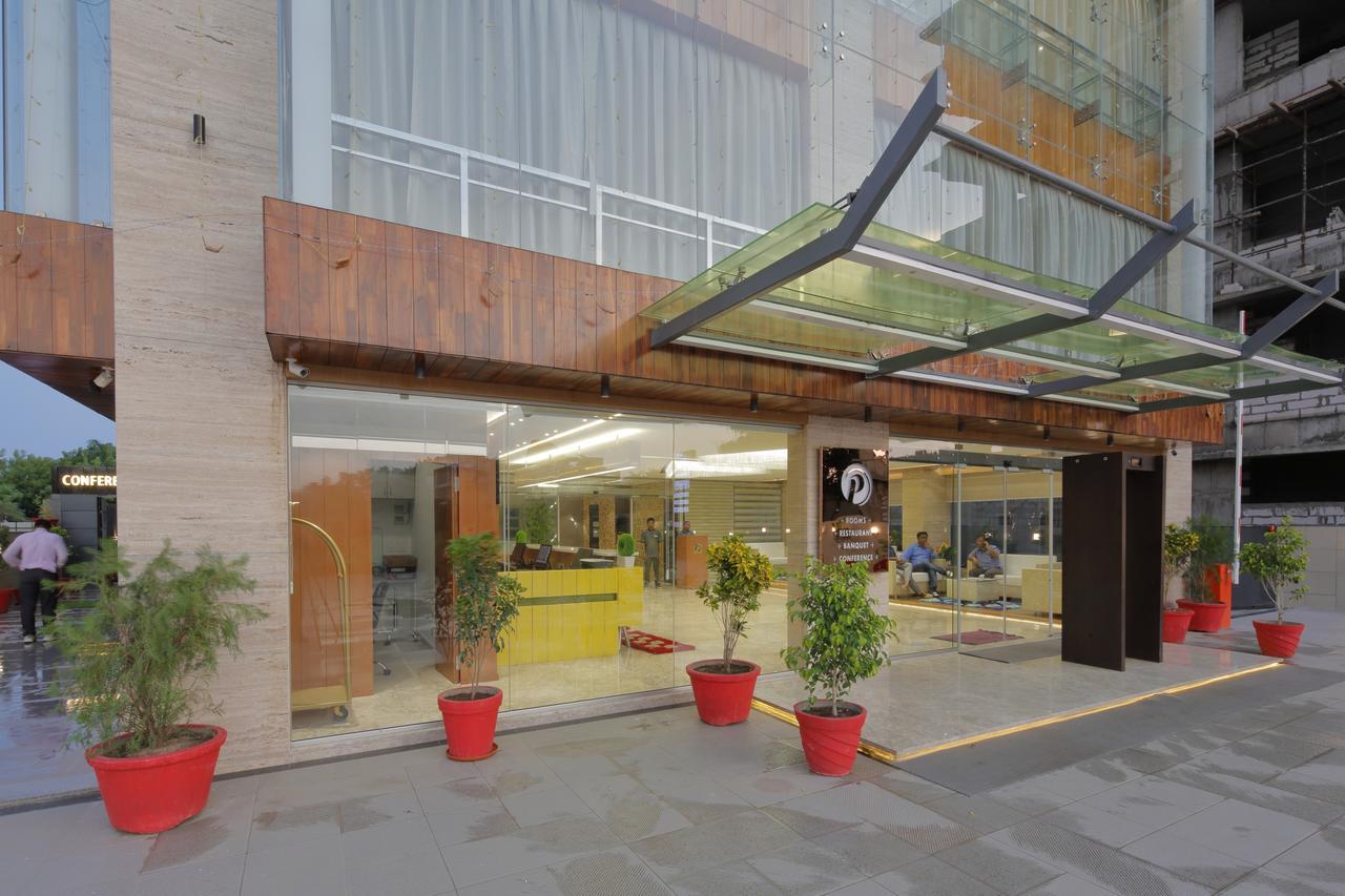 Pragati The Grand Hotel 3*