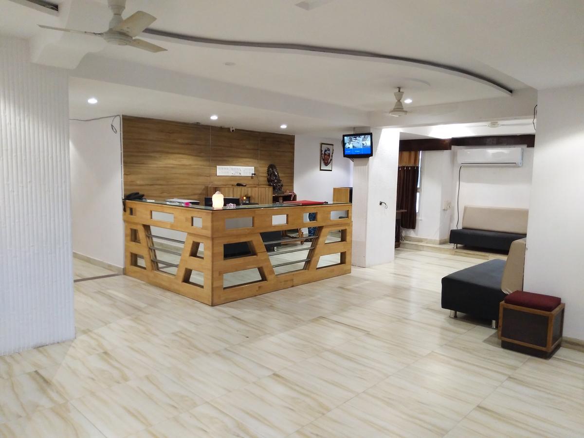 Oyo 2252 Double Bless Hotel Ahmedabad