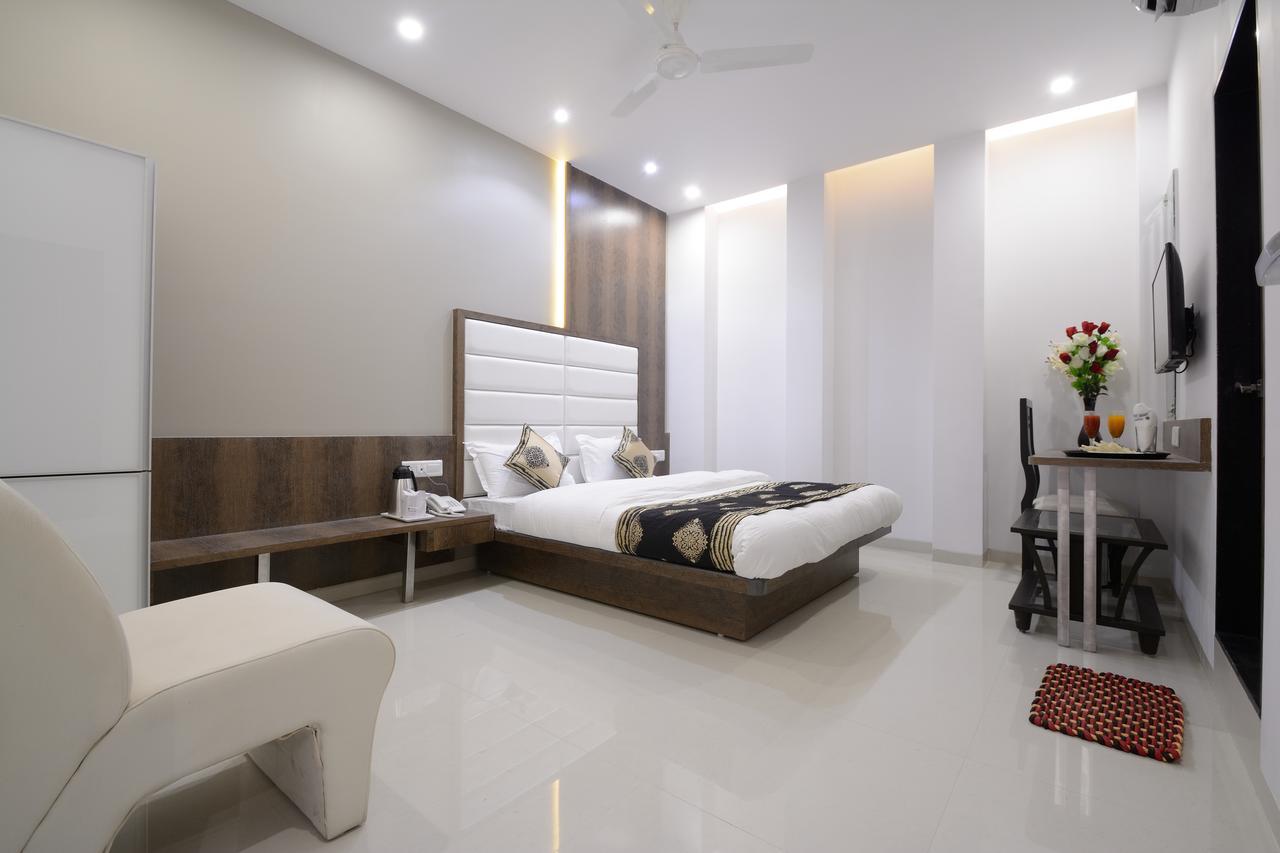 Hotel One Up 3*