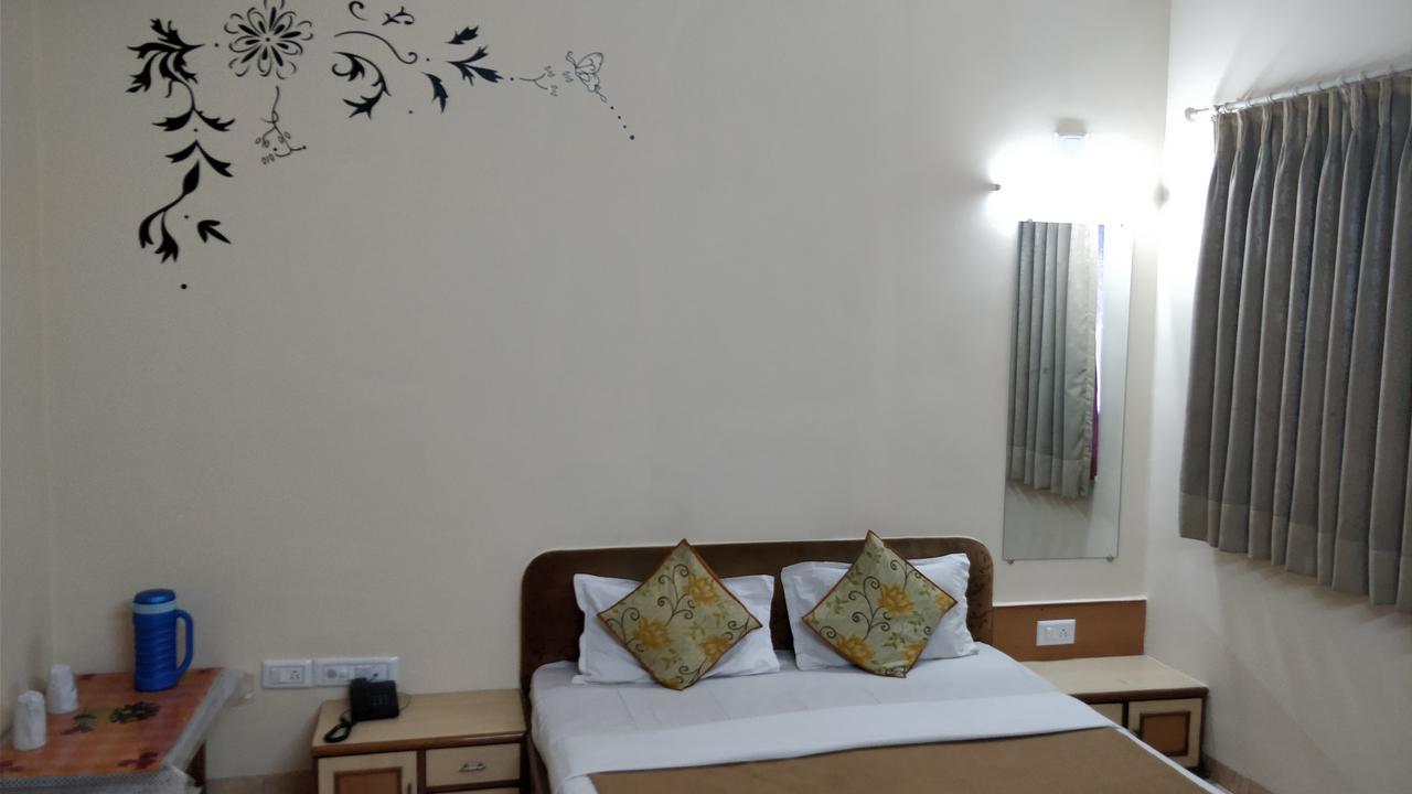 Damjis Hotel Ahmedabad