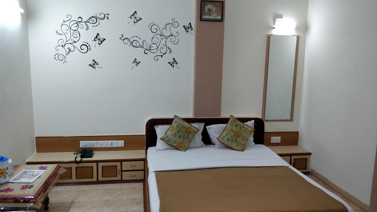 Hotel Damjis Ahmedabad