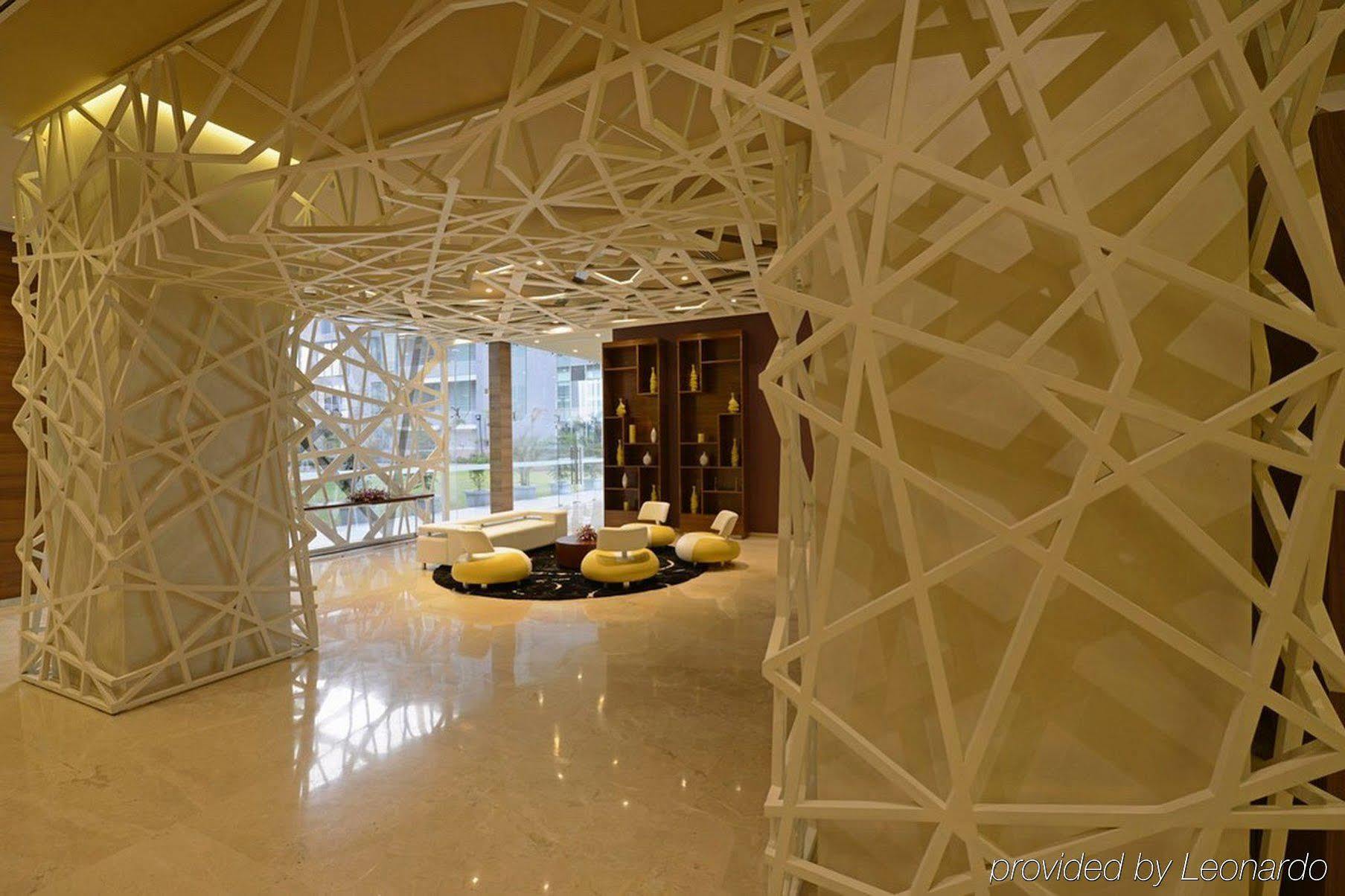 Hotel Eastin 5*