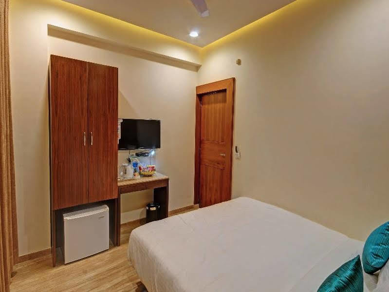 Fabhotel Kyra - Near Airport Road 4*