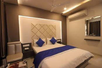 Zo Ashram Road Paldi 3*