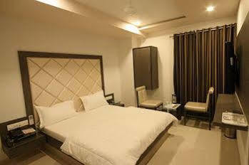 Zo Ashram Road Paldi Hotel