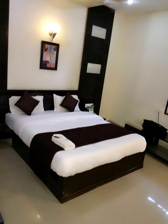 Palace 3*
