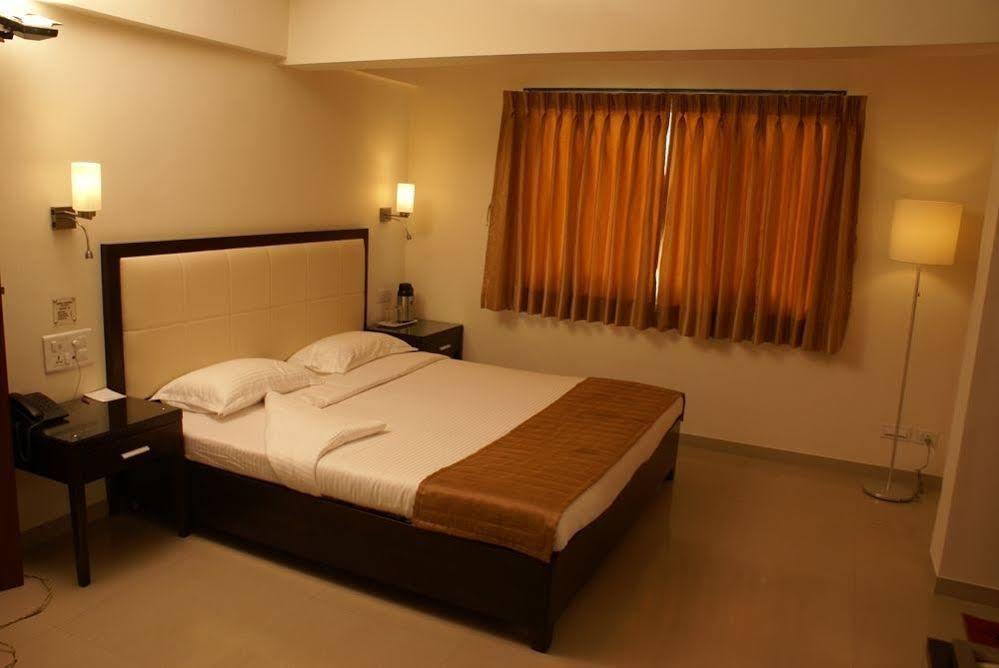 Hotel Centra 3*
