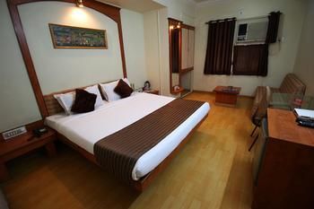 Hotel Oyo Income Tax Ashram Road 2