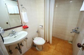 Hotel Oyo Income Tax Ashram Road 2 Ahmedabad