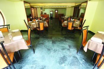 Oyo Income Tax Ashram Road 2 Hotel Ahmedabad