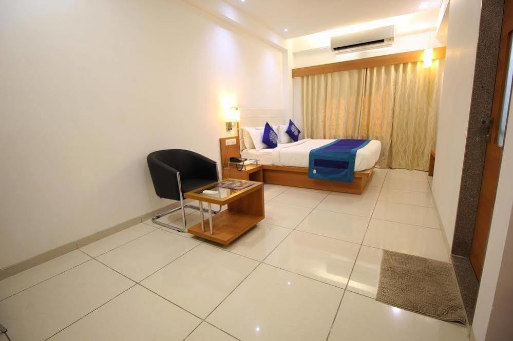 Hotel Oyo Premium Gandhi Ashram Road Ii 3*
