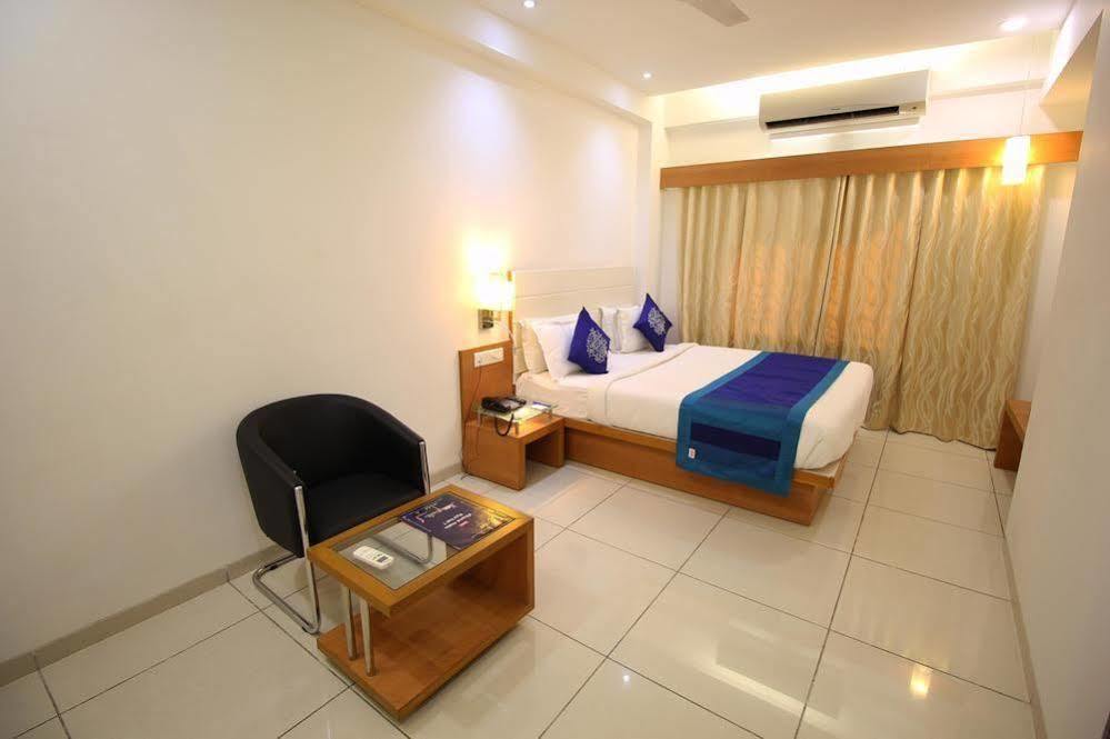 Oyo Premium Gandhi Ashram Road Ii Hotel 3*