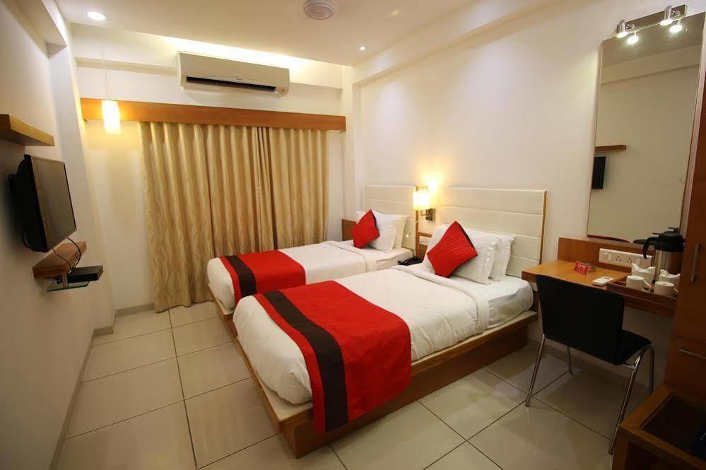 Oyo Premium Gandhi Ashram Road Ii