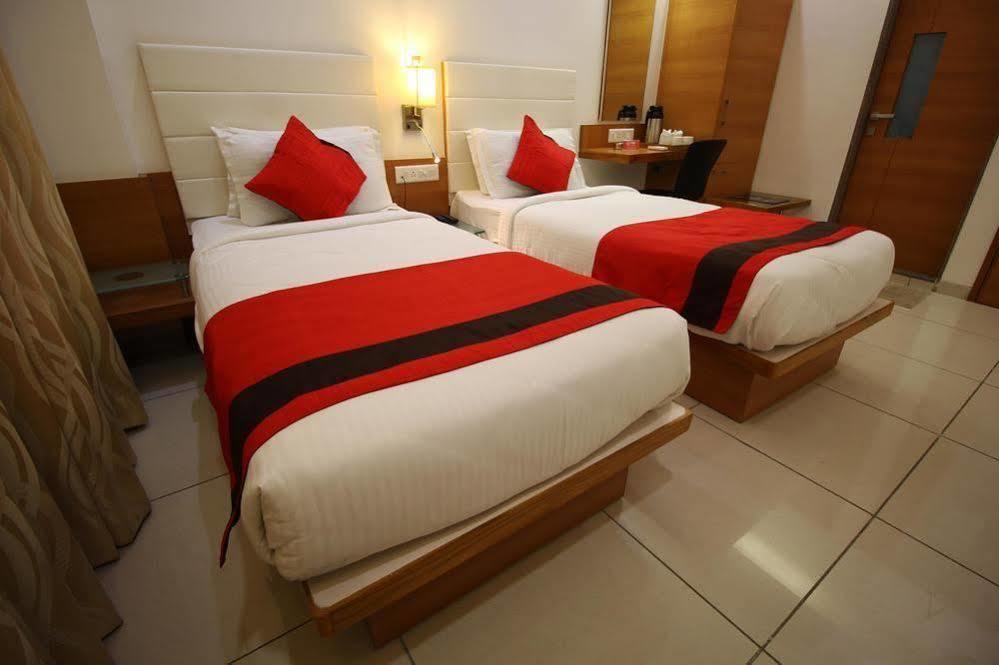 Oyo Premium Gandhi Ashram Road Ii
