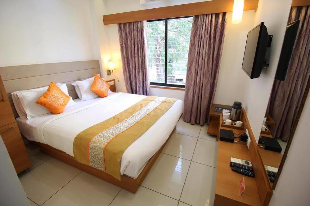 Oyo Premium Gandhi Ashram Road Ii 3*