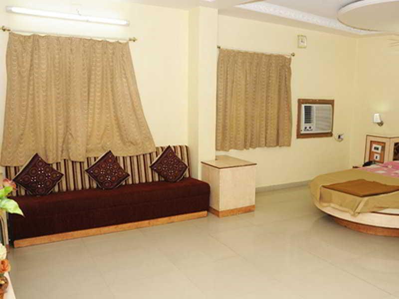 Neelkanth Paldi Hotel